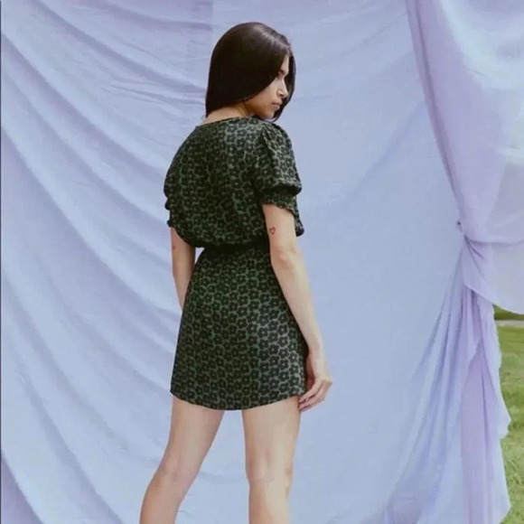 URBAN OUTFITTER | GREEN ANNA  CREPE WRAP MINI DRESS - Picture 2 of 15